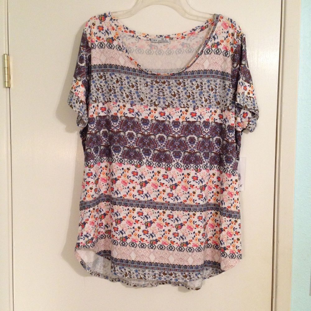 NWT Dex floral T-shirt 1X‎